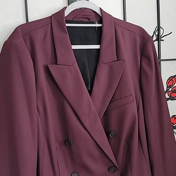 Away Travel The Roundtrip Blazer  In Color Wine - Picture 3 of 8